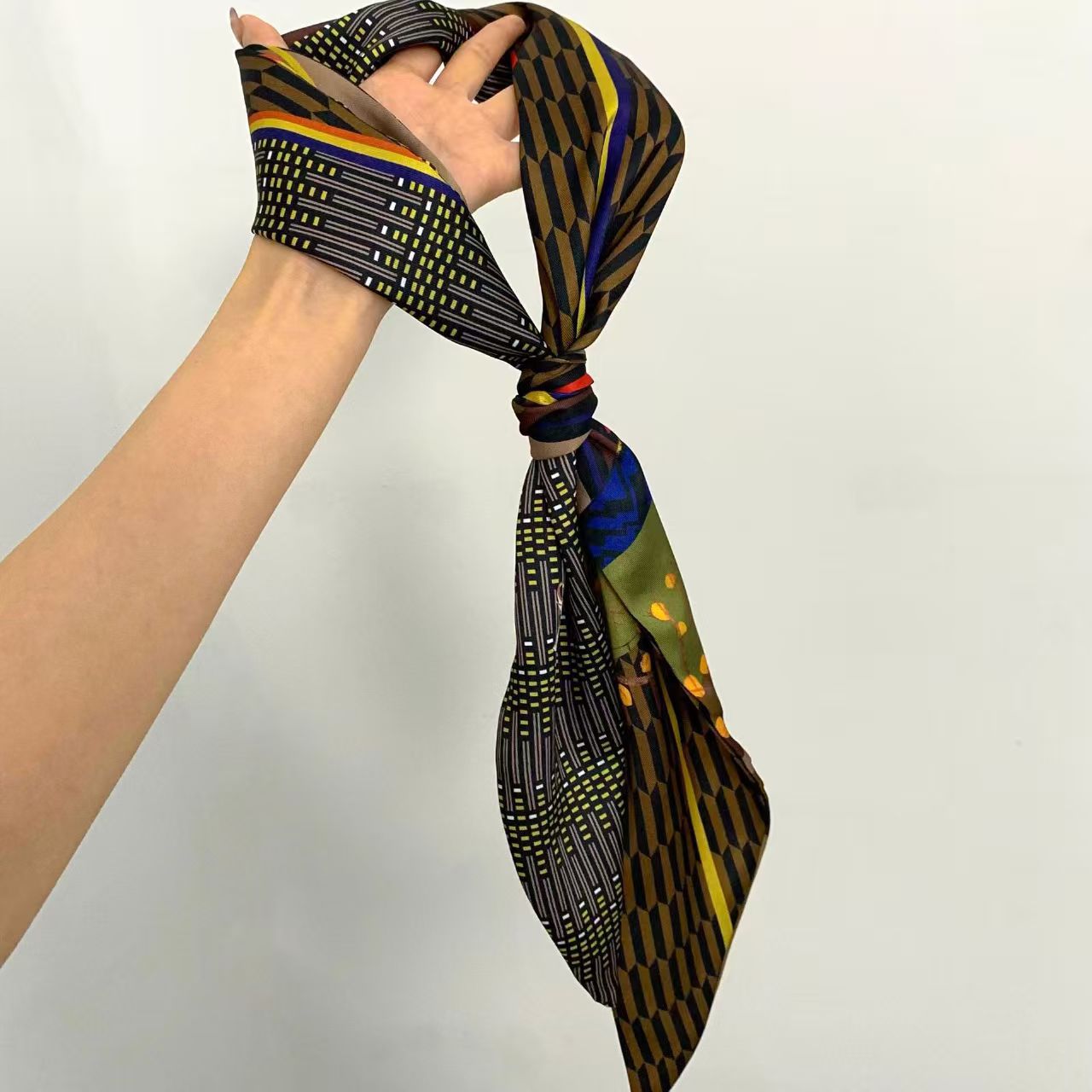 وشاح حرير فاخر مطبوع طويل بشري - مراجعة Face Scarf Mask وسعره